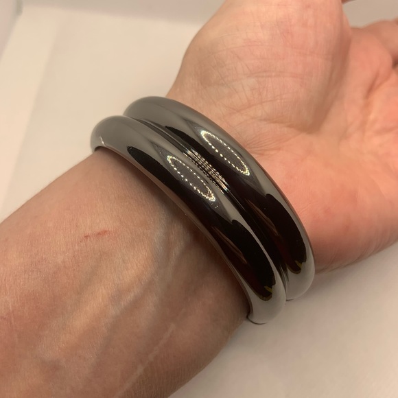 GUNMETAL SNAKE WRAP BANGLE - Picture 4 of 8